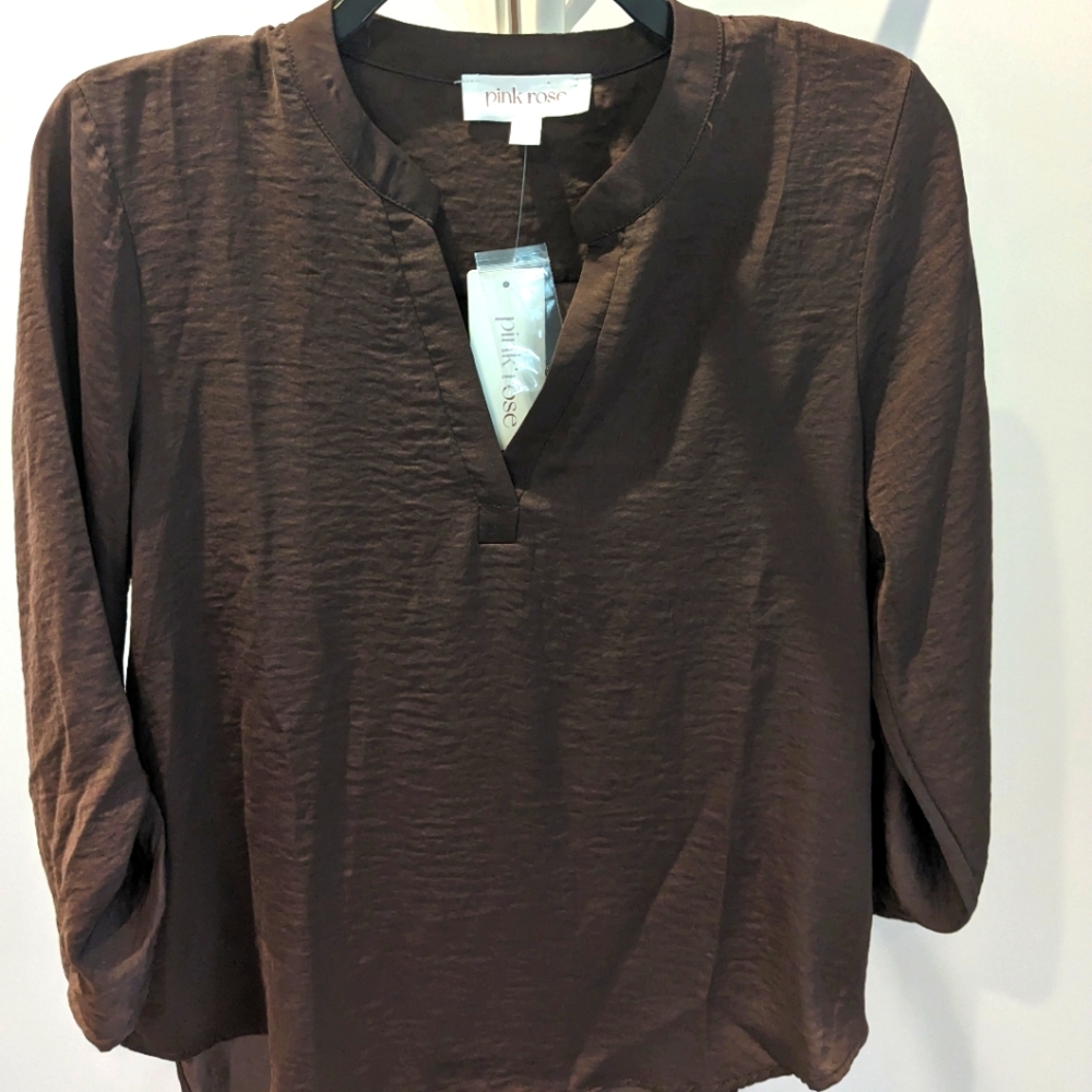 NWT Pink Rose blouse Size small (Brown)